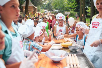 На «Святі хліба» у Львові малечу вчили випікати смаколики (Фото)