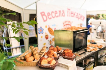 Пекарня просто неба, розіграш хлібопічок, дегустації: у Львові пройшло «Свято хліба»